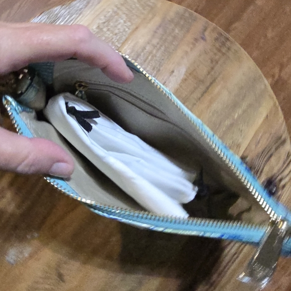 NWT Brahmin purse/ wristlet - Picture 3 of 3